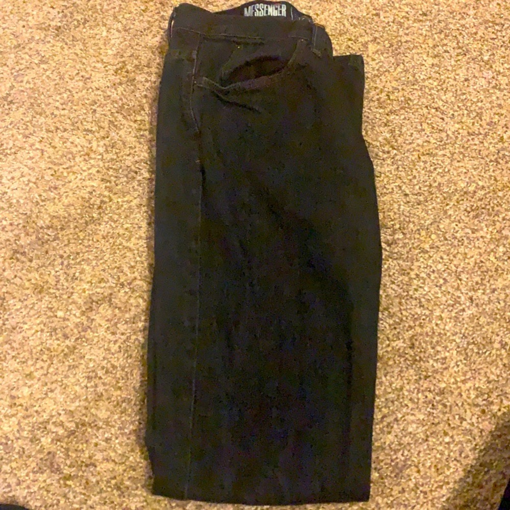 Pre-Owned Zumiez Free world messenger skinny jeans